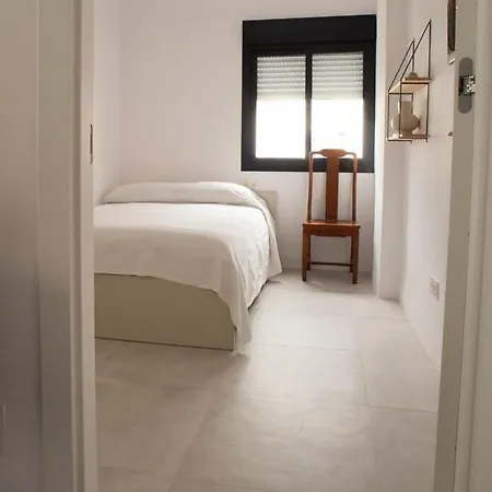 Three Bedroom In Location Apartment *