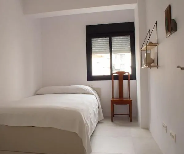 Three Bedroom In Location アパート エステポナ